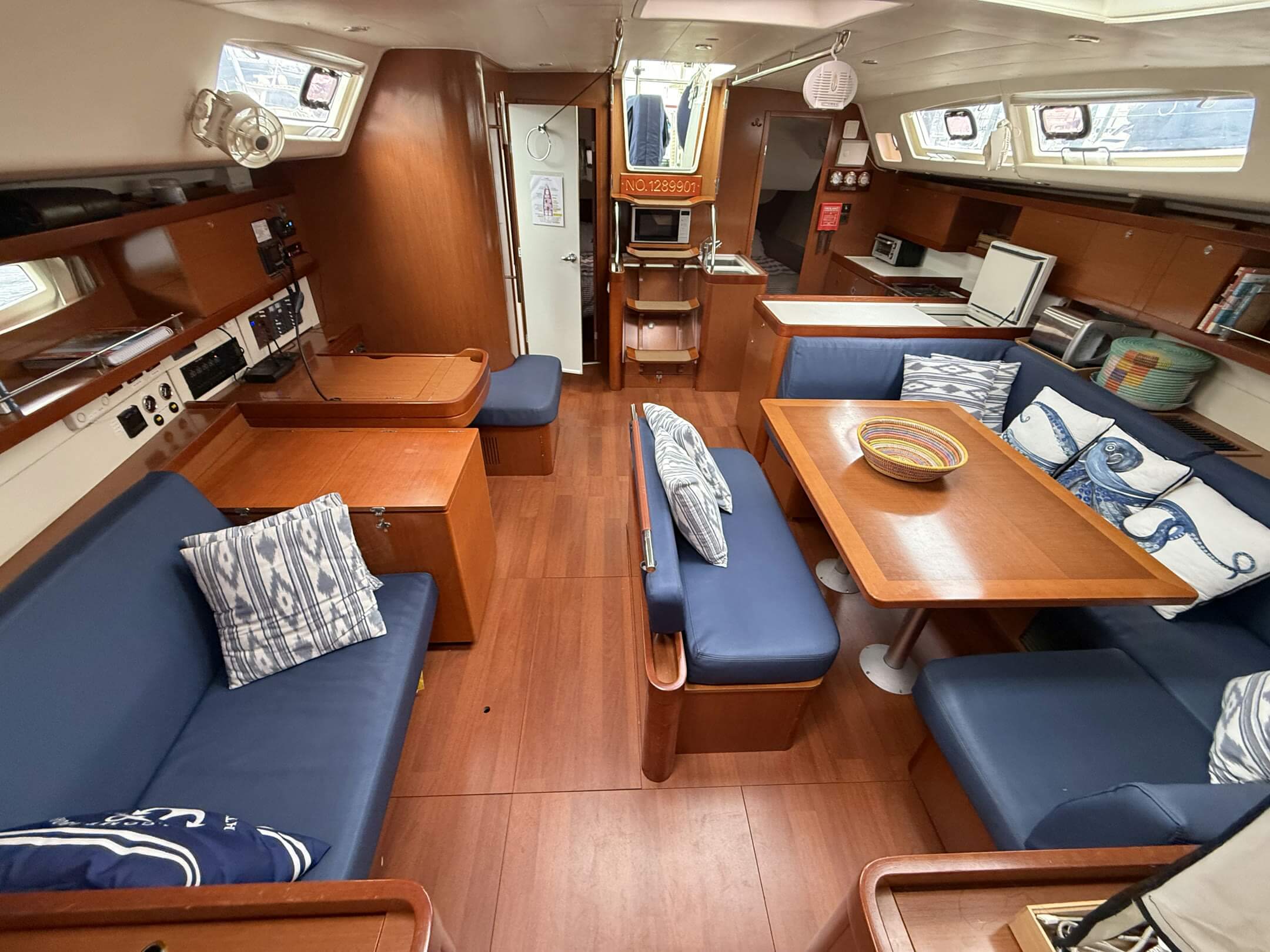 Attonment - 2011 Beneteau Oceanis 54