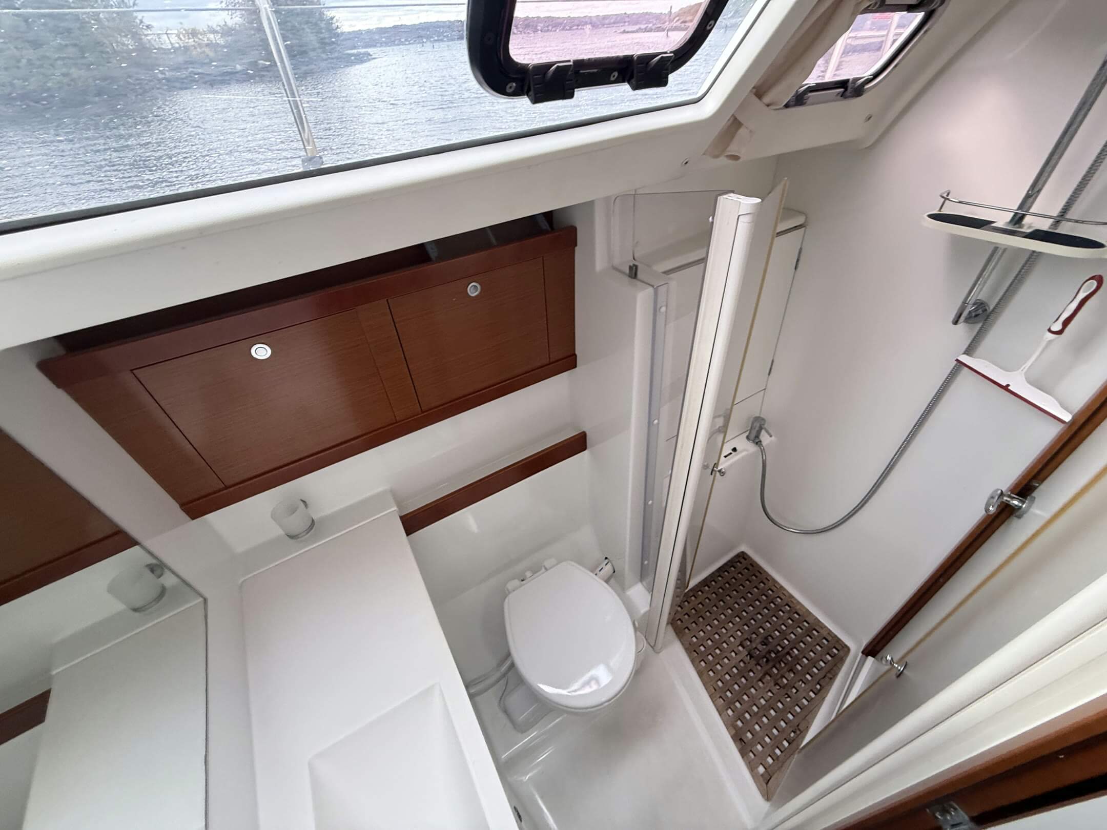 Attonment - 2011 Beneteau Oceanis 54