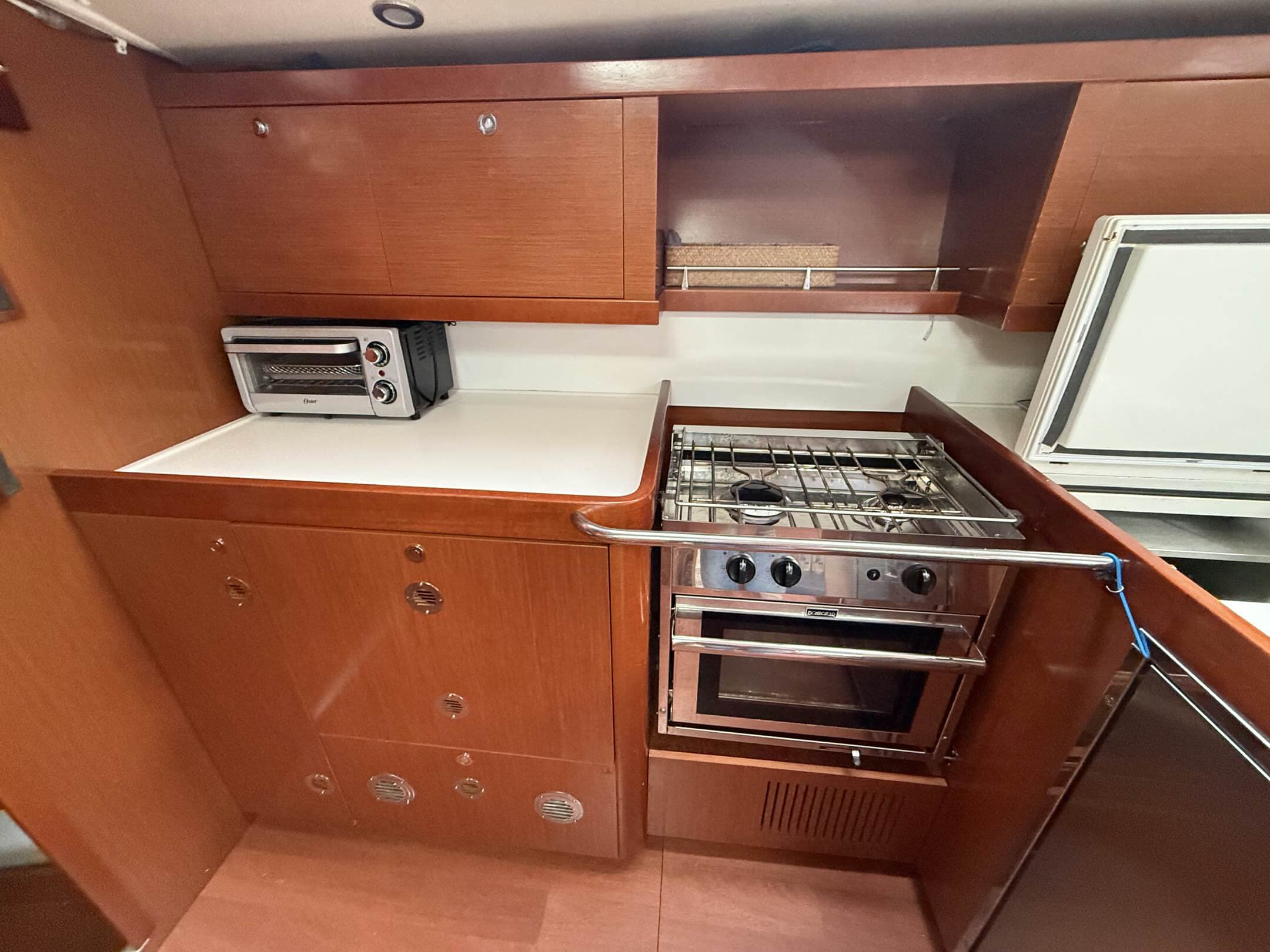 Attonment - 2011 Beneteau Oceanis 54